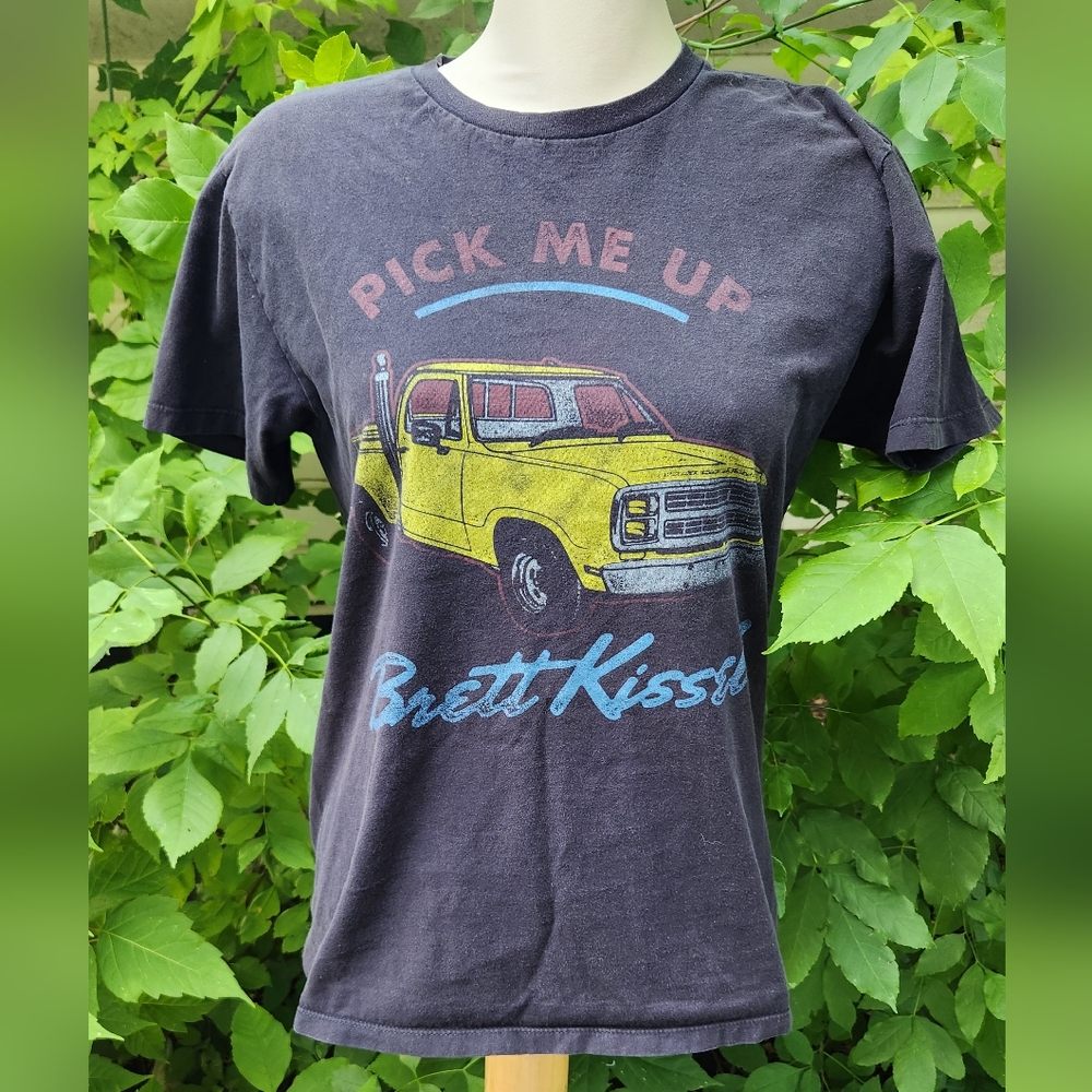 Brett Kissel Older Tee‎ Size Medium 100% Cotton "Pick Me Up" Country Graphic